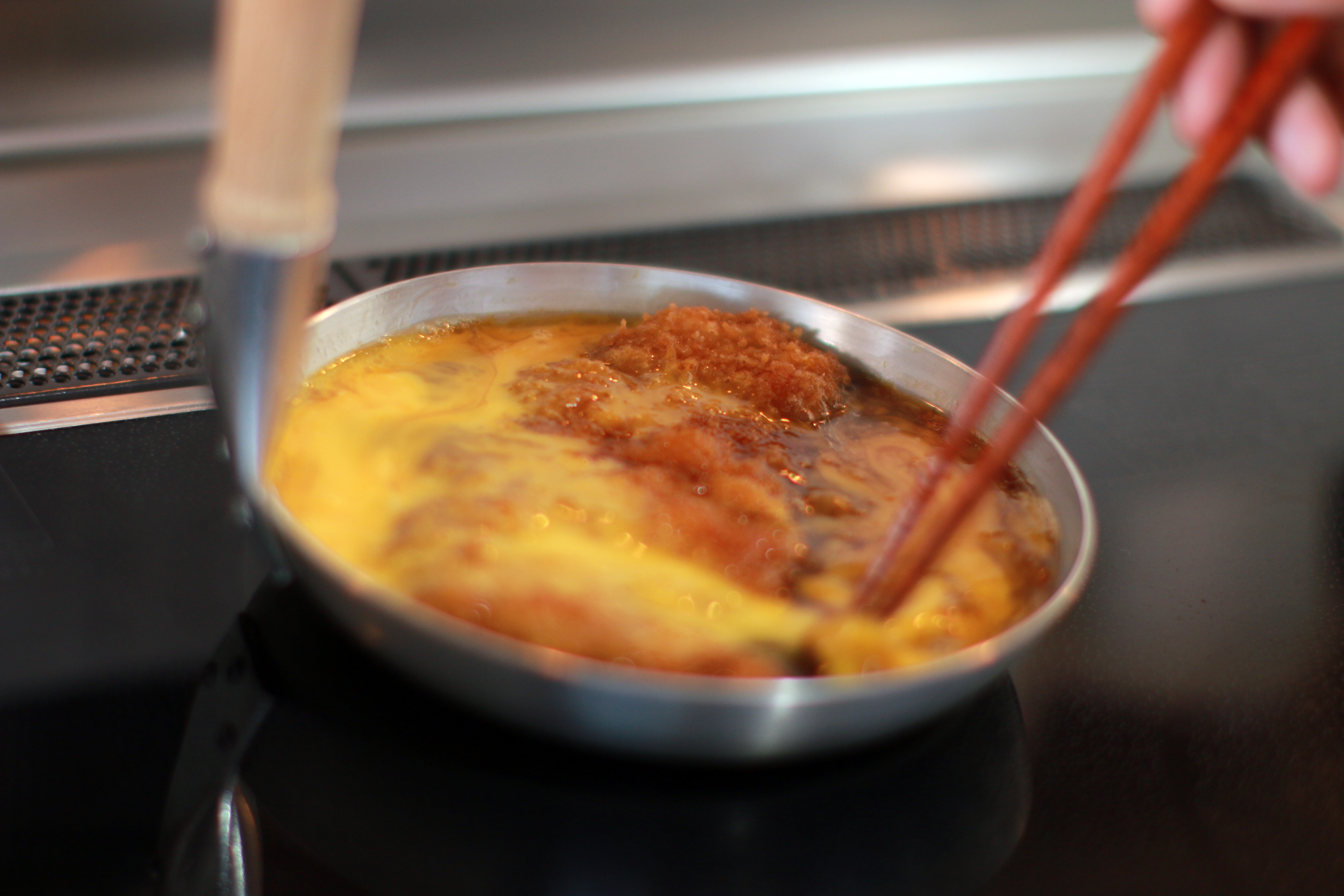 インバウンド観光客で賑わう宮島の風景